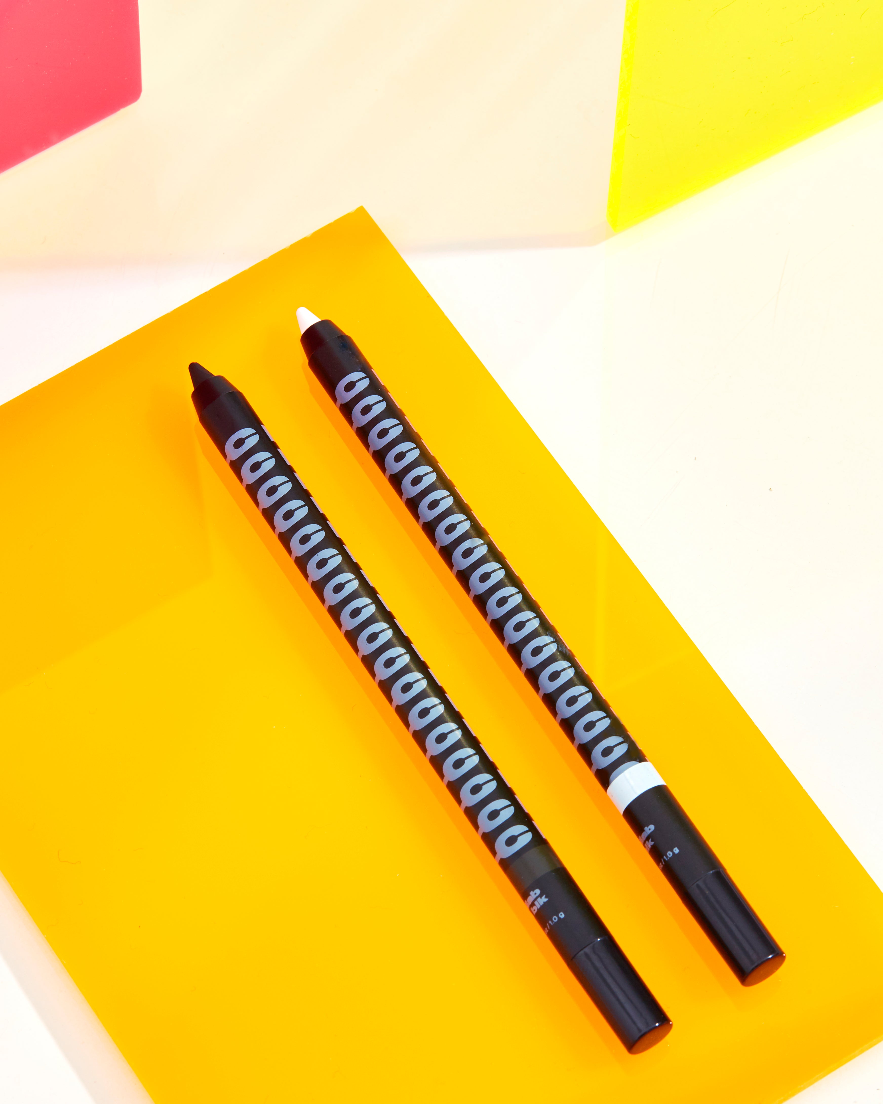 perfect collab | eyeliner duo: rich blk + chalk